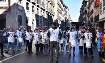 Aukera y su "batukada" en los Carnavales de Tolosa